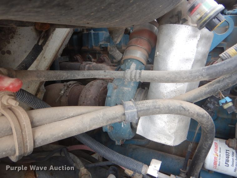 image for item FG9781 1999 International 4800 Crew Cab bucket truck