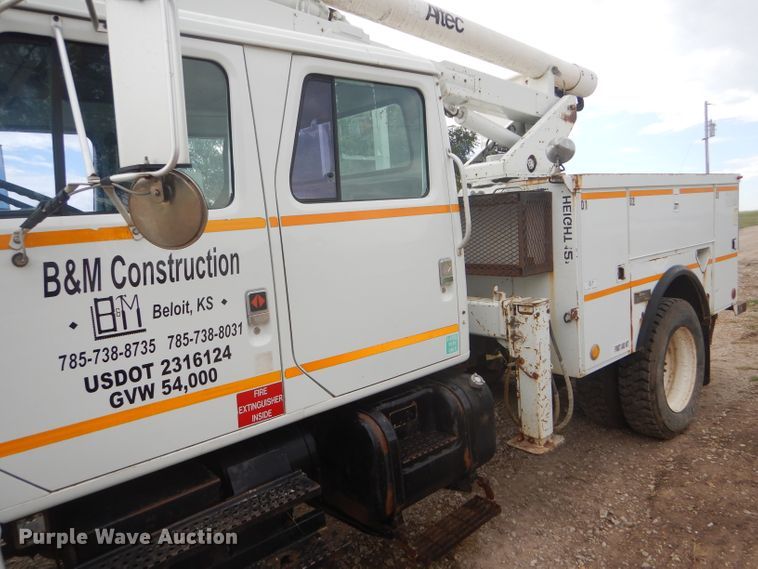 image for item FG9781 1999 International 4800 Crew Cab bucket truck