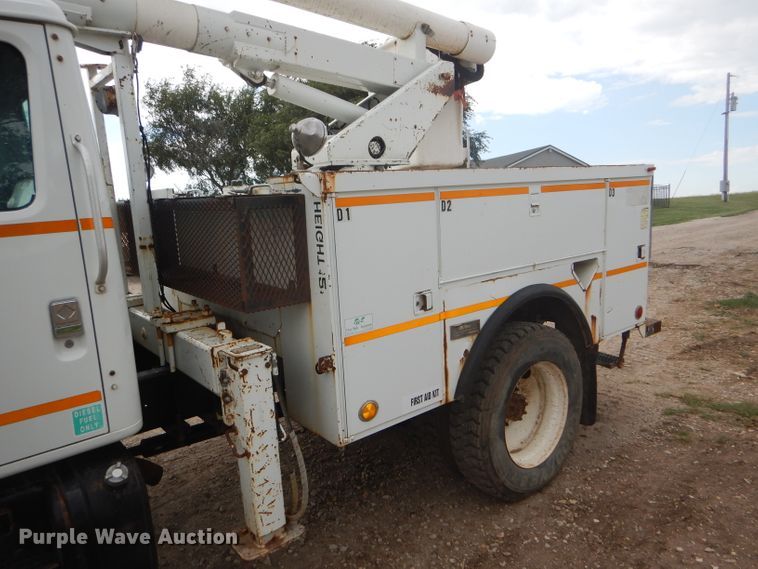 image for item FG9781 1999 International 4800 Crew Cab bucket truck