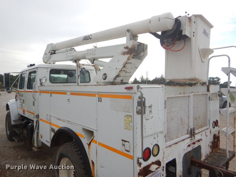 image for item FG9781 1999 International 4800 Crew Cab bucket truck