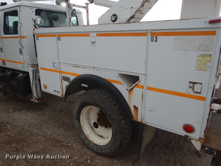 image for item FG9781 1999 International 4800 Crew Cab bucket truck