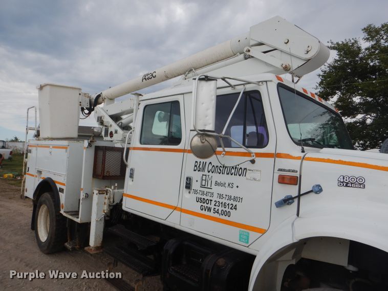 image for item FG9781 1999 International 4800 Crew Cab bucket truck