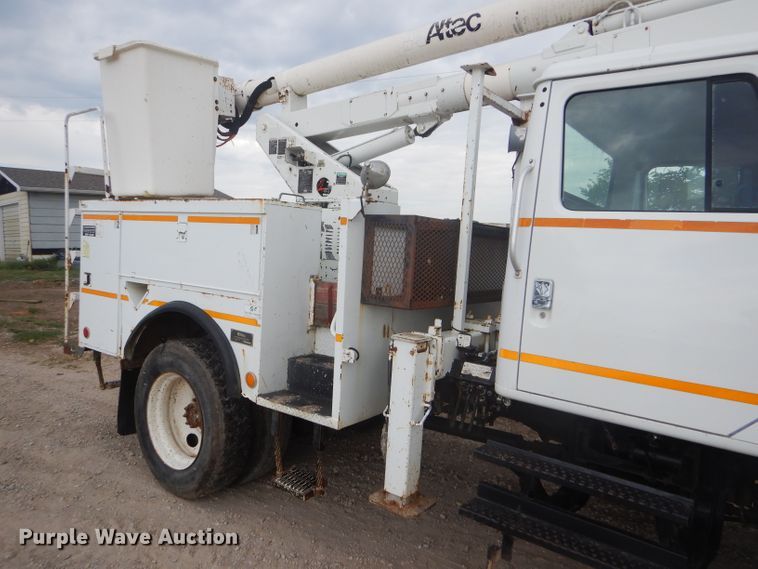 image for item FG9781 1999 International 4800 Crew Cab bucket truck