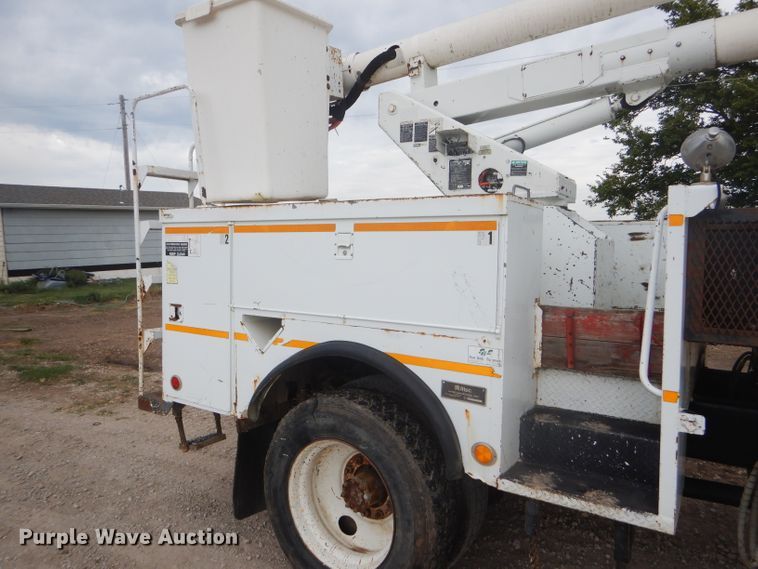 image for item FG9781 1999 International 4800 Crew Cab bucket truck