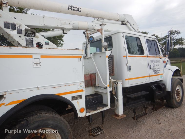 image for item FG9781 1999 International 4800 Crew Cab bucket truck