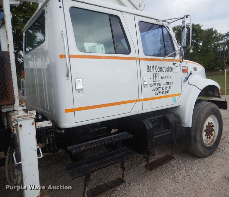image for item FG9781 1999 International 4800 Crew Cab bucket truck