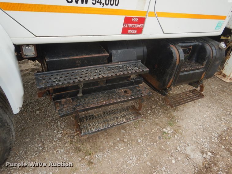 image for item FG9781 1999 International 4800 Crew Cab bucket truck