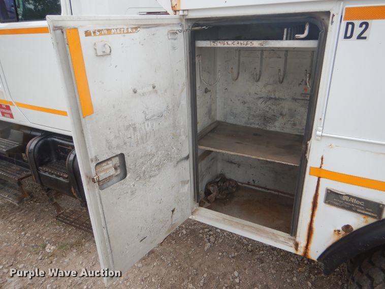 image for item FG9781 1999 International 4800 Crew Cab bucket truck