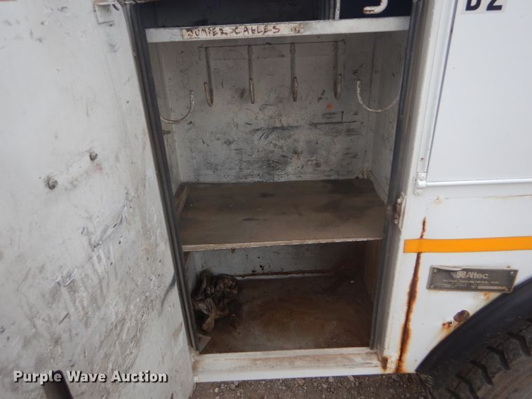 image for item FG9781 1999 International 4800 Crew Cab bucket truck