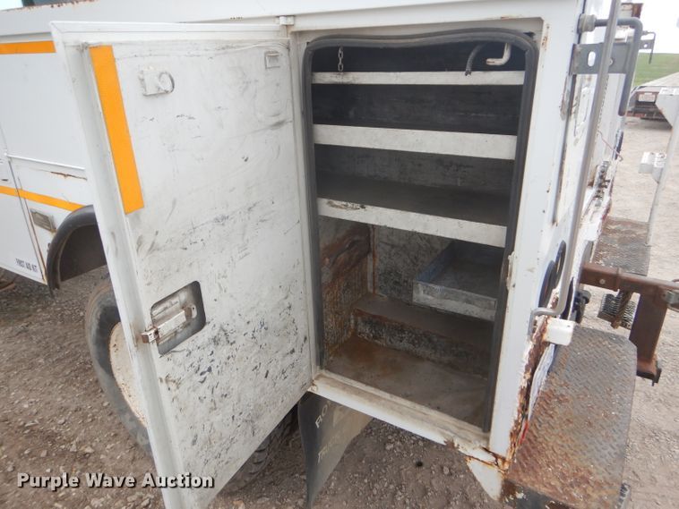 image for item FG9781 1999 International 4800 Crew Cab bucket truck