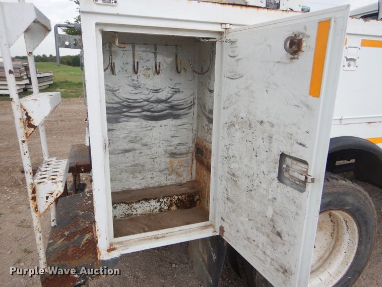 image for item FG9781 1999 International 4800 Crew Cab bucket truck