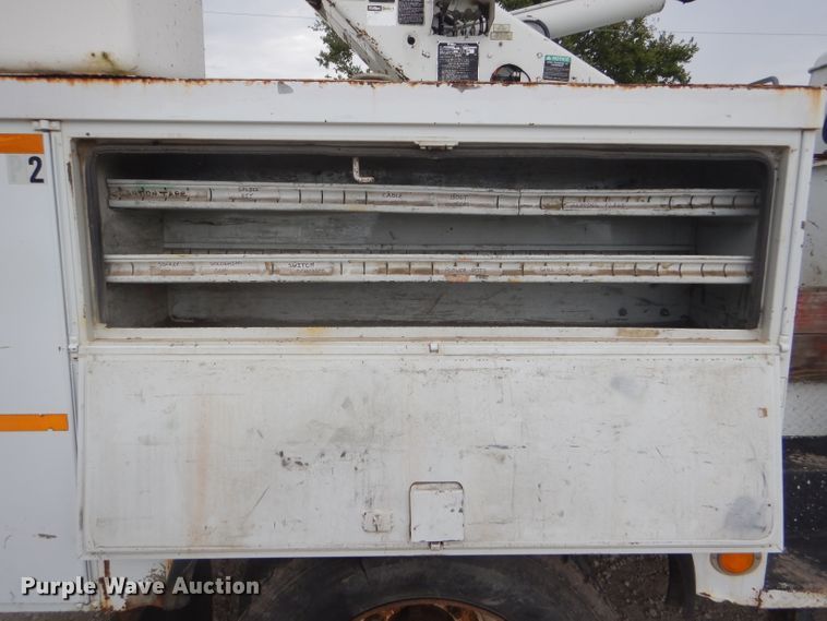 image for item FG9781 1999 International 4800 Crew Cab bucket truck