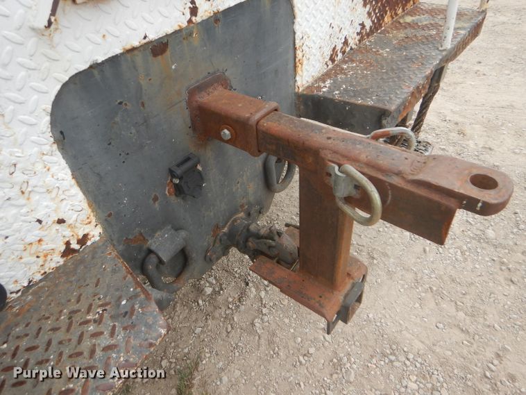 image for item FG9781 1999 International 4800 Crew Cab bucket truck