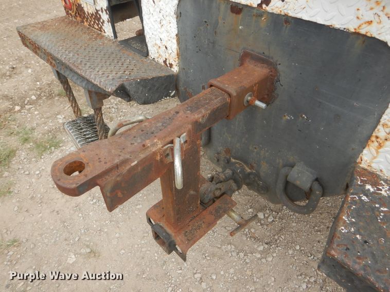 image for item FG9781 1999 International 4800 Crew Cab bucket truck