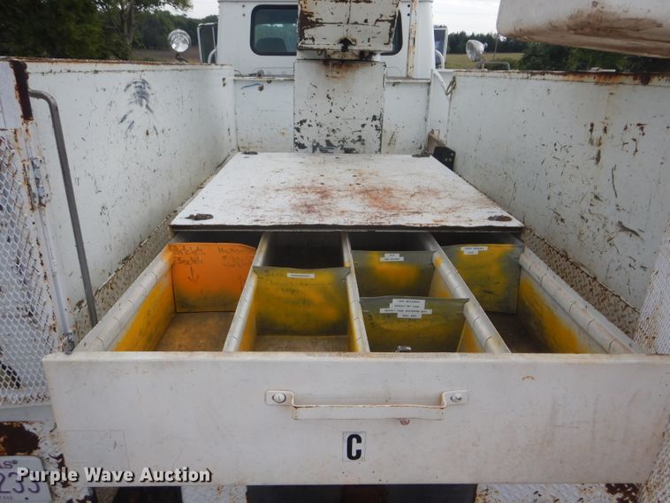 image for item FG9781 1999 International 4800 Crew Cab bucket truck