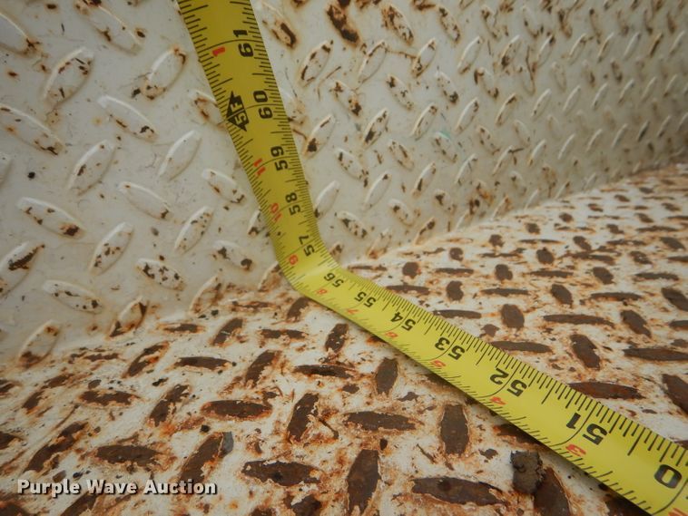 image for item FG9781 1999 International 4800 Crew Cab bucket truck