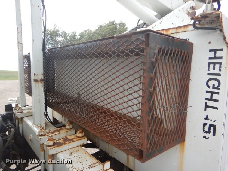 image for item FG9781 1999 International 4800 Crew Cab bucket truck