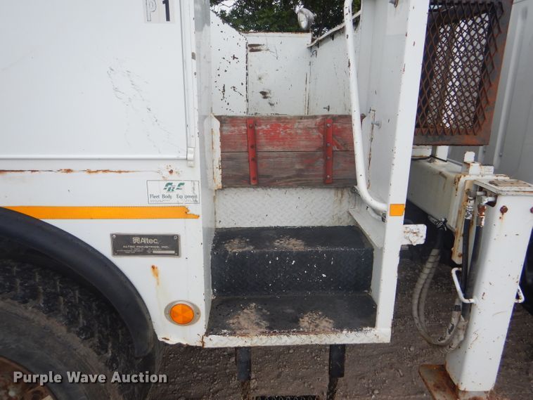 image for item FG9781 1999 International 4800 Crew Cab bucket truck