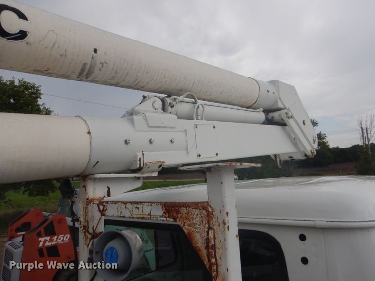 image for item FG9781 1999 International 4800 Crew Cab bucket truck