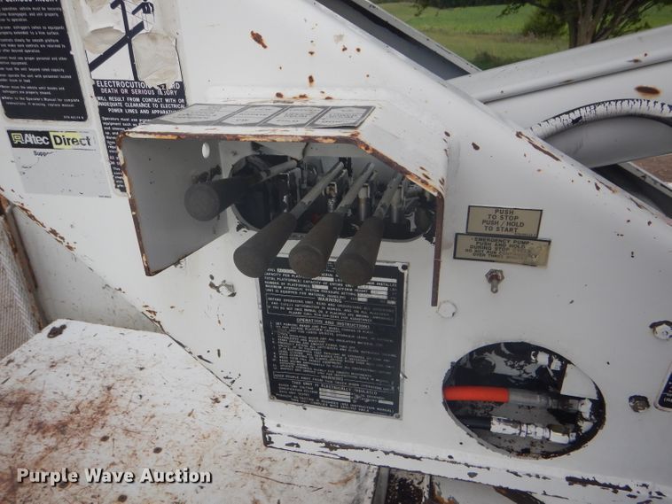 image for item FG9781 1999 International 4800 Crew Cab bucket truck