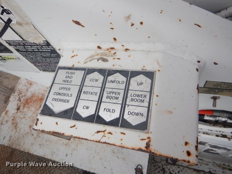 image for item FG9781 1999 International 4800 Crew Cab bucket truck