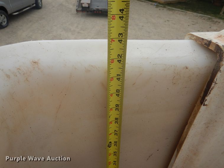 image for item FG9781 1999 International 4800 Crew Cab bucket truck