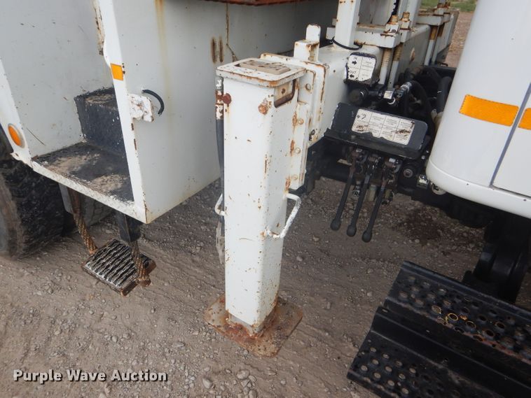 image for item FG9781 1999 International 4800 Crew Cab bucket truck