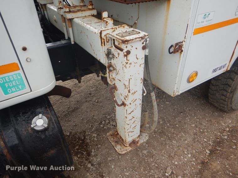 image for item FG9781 1999 International 4800 Crew Cab bucket truck