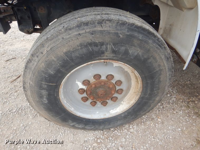 image for item FG9781 1999 International 4800 Crew Cab bucket truck