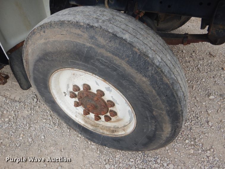 image for item FG9781 1999 International 4800 Crew Cab bucket truck