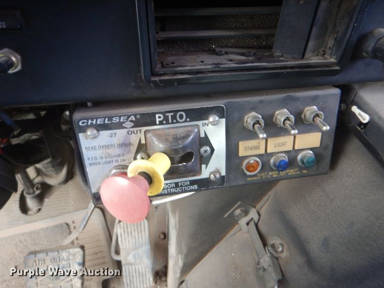 image for item FG9781 1999 International 4800 Crew Cab bucket truck