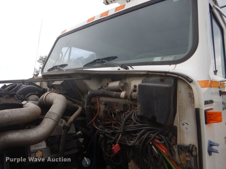 image for item FG9781 1999 International 4800 Crew Cab bucket truck