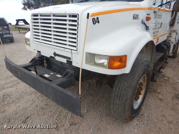 image for item FG9781 1999 International 4800 Crew Cab bucket truck