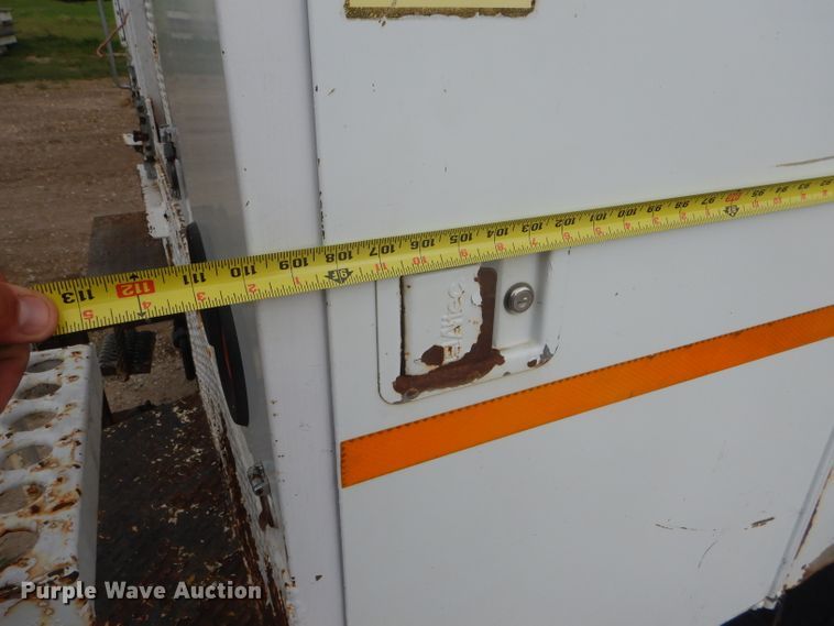 image for item FG9781 1999 International 4800 Crew Cab bucket truck