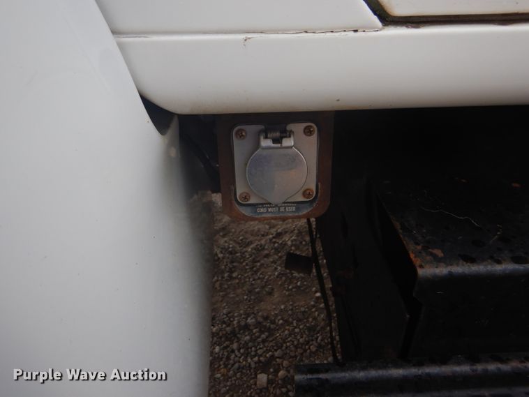 image for item FG9781 1999 International 4800 Crew Cab bucket truck