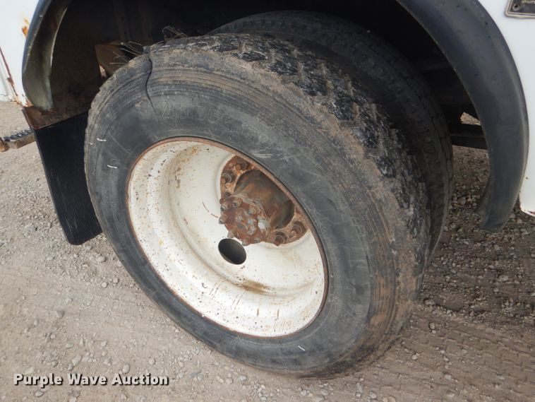 image for item FG9781 1999 International 4800 Crew Cab bucket truck