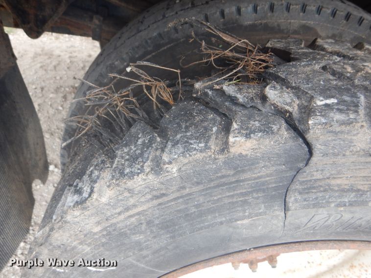 image for item FG9781 1999 International 4800 Crew Cab bucket truck