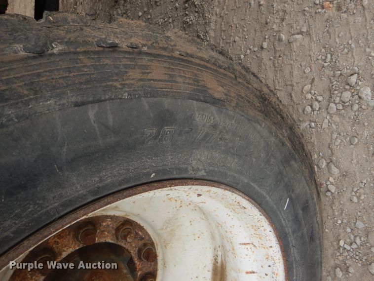 image for item FG9781 1999 International 4800 Crew Cab bucket truck