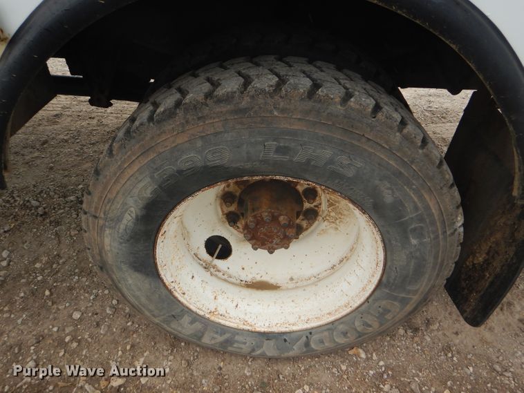 image for item FG9781 1999 International 4800 Crew Cab bucket truck