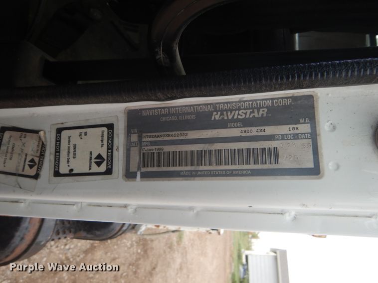 image for item FG9781 1999 International 4800 Crew Cab bucket truck