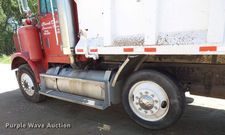 image for item FU9394 1987 Freightliner FLC dump truck