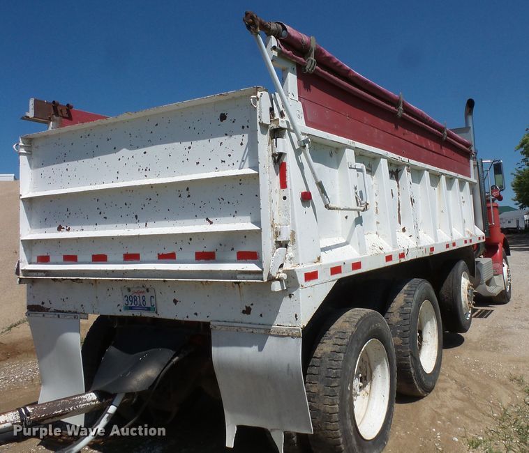 image for item FU9394 1987 Freightliner FLC dump truck