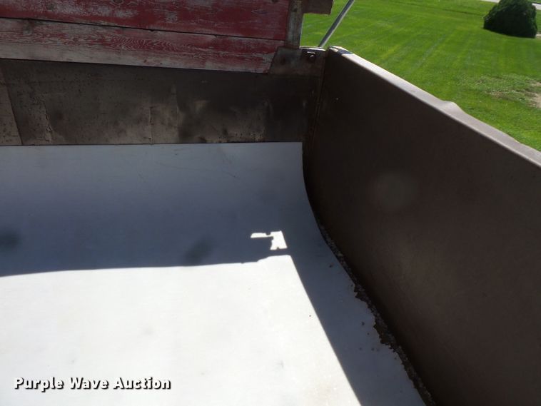 image for item FU9394 1987 Freightliner FLC dump truck