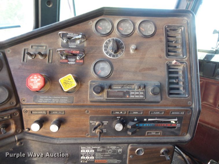 image for item FU9394 1987 Freightliner FLC dump truck