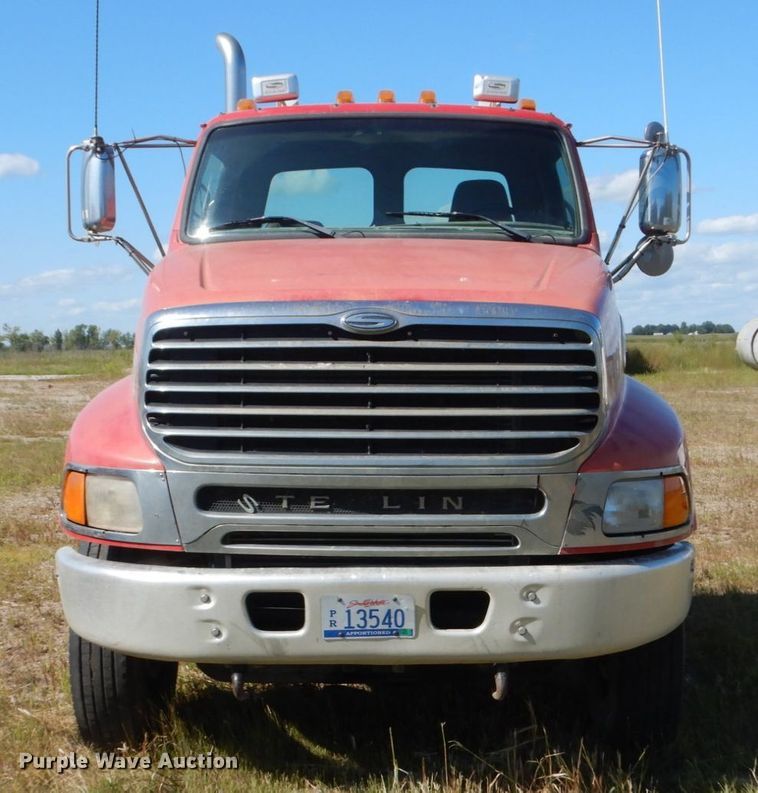 image for item FU9412 2007 Sterling L-Line semi truck