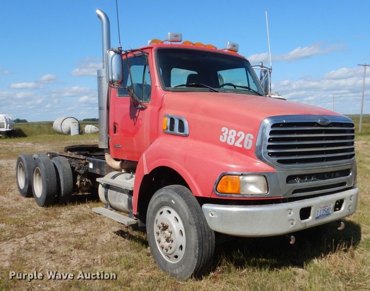 image for item FU9412 2007 Sterling L-Line semi truck