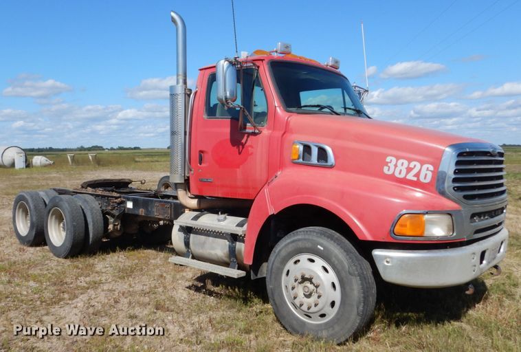 image for item FU9412 2007 Sterling L-Line semi truck