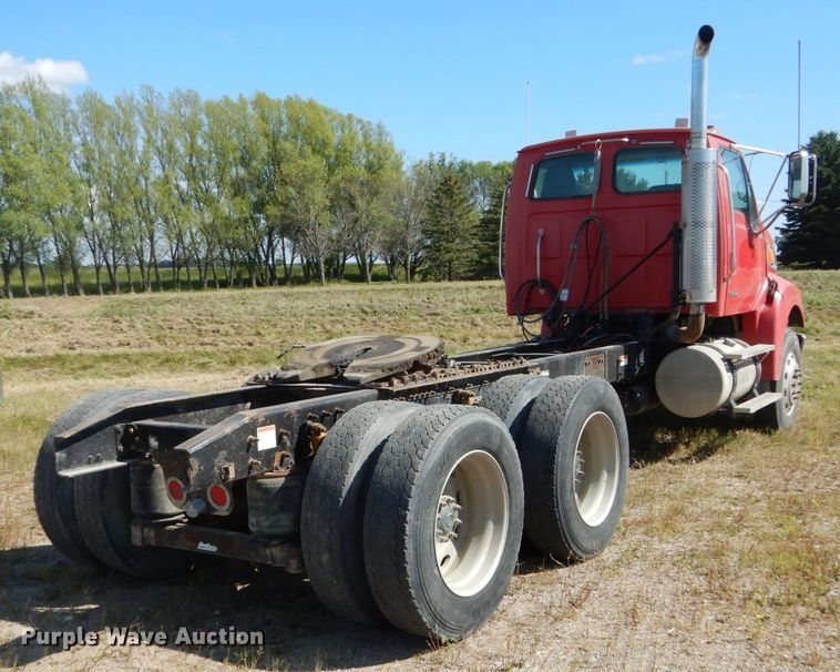 image for item FU9412 2007 Sterling L-Line semi truck