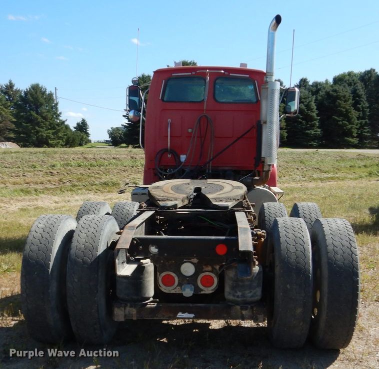image for item FU9412 2007 Sterling L-Line semi truck