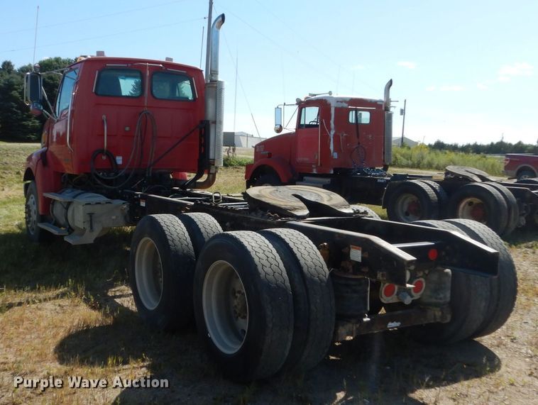 image for item FU9412 2007 Sterling L-Line semi truck